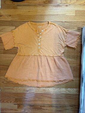 Wonderly Henley V Neck Button-Front Gold Gauze Texture Babydoll Top Sz S